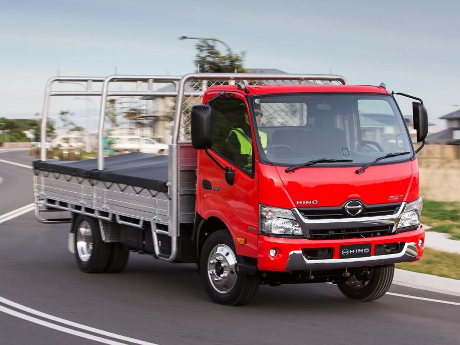 Hino 300-921 '2014